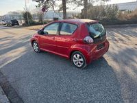 Gebraucht Toyota Aygo 68 PS (50 kW) 2011 Rot Kleinwagen
