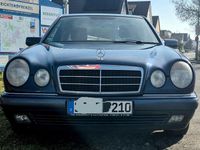 Gebraucht Mercedes E230 150 PS (110 kW) 1995 Blau Limousine