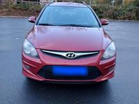 Gebraucht Hyundai i30 90 PS (66 kW) 2012 Rot Kombi