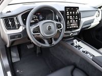 Neu Volvo XC60 Plus 250 PS (183 kW) 2025 Vapour grey / metallic SUV