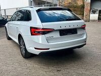 Gebraucht Skoda Superb Style 150 PS (110 kW) 2023 Weiß Kombi