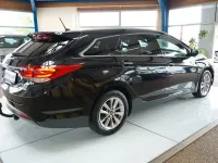 Gebraucht Hyundai i40 Trend 116 PS (85 kW) 2018 Schwarz Kombi
