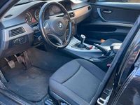 Gebraucht BMW 318 129 PS (94 kW) 2007 Schwarz Kombi