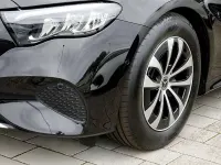 Gebraucht Mercedes E200 Avantgarde 163 PS (119 kW) 2024 Obsidianschwarz Limousine