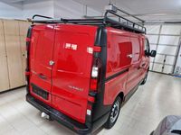Gebraucht Renault Trafic 90 PS (66 kW) 2015 Rot Van / Kleinbus