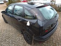 Gebraucht Ford Focus Trend 116 PS (85 kW) 2000 Schwarz Limousine