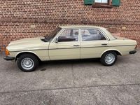 Gebraucht Mercedes 240 72 PS (52 kW) 1982 Grün Limousine
