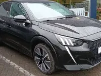 Gebraucht Peugeot e-208 GT 100 kW (136 PS) 2022 Schwarz perla nera metallic Kleinwagen