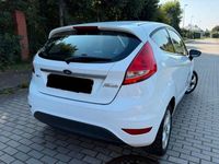 Gebraucht Ford Fiesta Trend 69 PS (50 kW) 2011 Weiß Kleinwagen