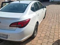 Gebraucht Opel Astra 131 PS (96 kW) 2012 Weiß Limousine