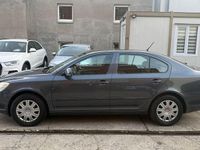 Gebraucht Skoda Octavia Ambiente 105 PS (77 kW) 2011 Grau Limousine