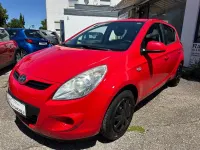 Gebraucht Hyundai i20 Edition 77 PS (56 kW) 2011 Electric red Kleinwagen