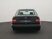 Gebraucht Mercedes E500 320 PS (235 kW) 1991 Schwarz Limousine