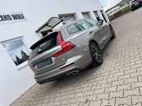 Gebraucht Volvo V60 Momentum 190 PS (139 kW) 2019 Pebble grey / metallic Kombi