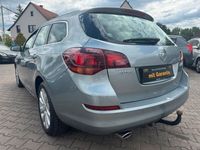 Gebraucht Opel Astra Innovation 140 PS (102 kW) 2012 Silbersee/perl silber (m2) Kombi