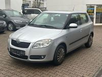 Gebraucht Skoda Fabia Ambiente 69 PS (50 kW) 2010 Silber Limousine