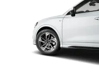 Gebraucht Audi Q3 Comfort 190 PS (139 kW) 2025 Gletscherweiß metallic SUV