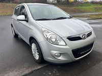 Gebraucht Hyundai i20 Edition 77 PS (56 kW) 2012 Grau Kleinwagen