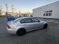 Gebraucht BMW 320 163 PS (119 kW) 2007 Grau Limousine