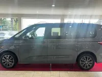 Gebraucht VW Multivan 150 PS (110 kW) 2023 Pure grey Van / Kleinbus