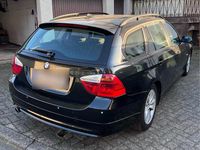 Gebraucht BMW 318 129 PS (94 kW) 2007 Schwarz Kombi