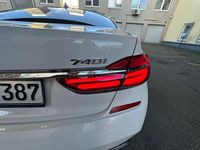Gebraucht BMW 740 326 PS (239 kW) 2019 Weiß Limousine
