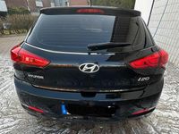 Gebraucht Hyundai i20 90 PS (66 kW) 2017 Schwarz Kleinwagen