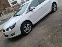 Gebraucht Opel Astra Design Edition 165 PS (121 kW) 2011 Weiß Kombi