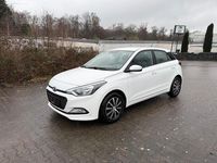 Gebraucht Hyundai i20 75 PS (55 kW) 2016 Weiß Kleinwagen