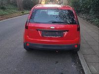 Gebraucht Ford Fiesta 101 PS (74 kW) 2004 Rot Kleinwagen