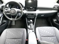 Neu Toyota Yaris Hybrid Style 92 PS (67 kW) 2025 Weiß Limousine