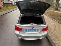Gebraucht BMW 318 2009 Silber Kombi