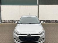 Gebraucht Hyundai i20 YES! Gold 75 PS (55 kW) 2016 Silber Kleinwagen
