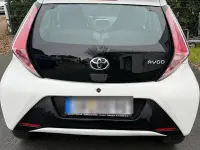 Gebraucht Toyota Aygo 69 PS (50 kW) 2015 Weiß Kleinwagen