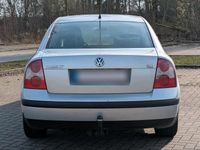 Gebraucht VW Passat 131 PS (96 kW) 2002 Silber Limousine