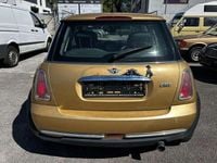 Gebraucht Mini ONE 90 PS (66 kW) 2004 Solid gold Kleinwagen
