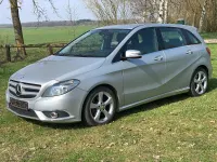 Gebraucht Mercedes B180 Sport 122 PS (89 kW) 2012 Silber Van / Kleinbus