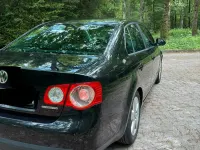 Gebraucht VW Jetta 105 PS (77 kW) 2008 Schwarz Limousine