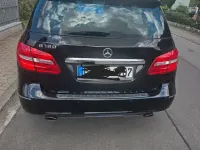 Gebraucht Mercedes B180 122 PS (89 kW) 2013 Schwarz Kleinwagen