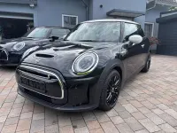 Gebraucht Mini Cooper SE 135 kW (184 PS) 2023 Midnight black metallic Kleinwagen