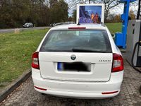 Gebraucht Skoda Octavia 105 PS (77 kW) 2011 Weiß Kombi