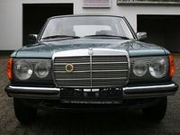 Gebraucht Mercedes E230 136 PS (100 kW) 1981 Grün Limousine