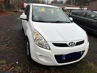 Gebraucht Hyundai i20 77 PS (56 kW) 2011 Weiß Kleinwagen