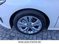 Gebraucht Mercedes B180 122 PS (89 kW) 2016 Calcitweiss/zirrusweiss Van / Kleinbus