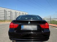 Gebraucht BMW 318 143 PS (105 kW) 2010 Schwarz Limousine