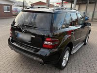 Gebraucht Mercedes ML320 224 PS (164 kW) 2009 Schwarz SUV