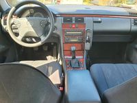 Gebraucht Mercedes E220 143 PS (105 kW) 2001 Limousine