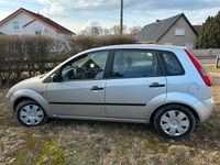Gebraucht Ford Fiesta 70 PS (51 kW) 2003 Silber Kleinwagen