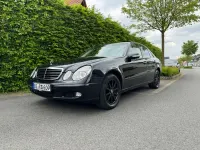 Używany Mercedes E320 224 KM (164 kW) 2004 Czarny Sedan/Limuzyna