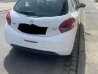 Gebraucht Peugeot 208 Active 82 PS (60 kW) 2016 Weiß Kleinwagen